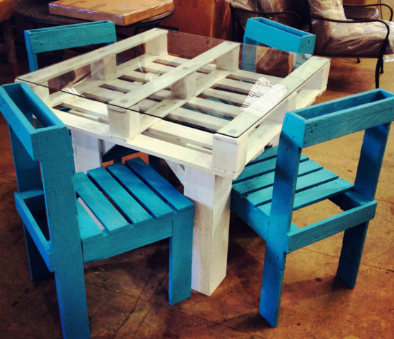 ... steps required to build a simple pallet furniture table &amp; chairs set
