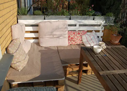 DIY Outdoor Furniture Made From Pallets