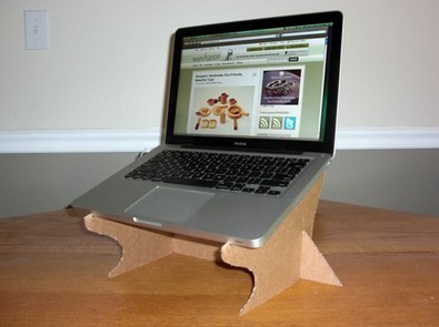diy-cardboard-laptop-stand.jpg