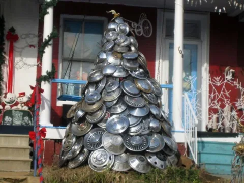 hubcap-christmas-tree